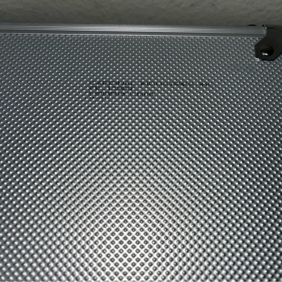 Pocket chips set with deck in aluminum case cardinal industries - Picture 5 of 5